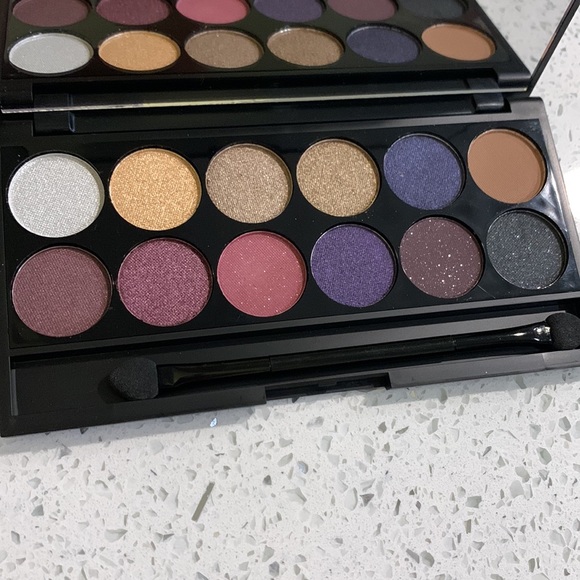 CLEARANCE: Sleek Makeup Eyeshadow Palette and Blush Palette - Picture 2 of 3